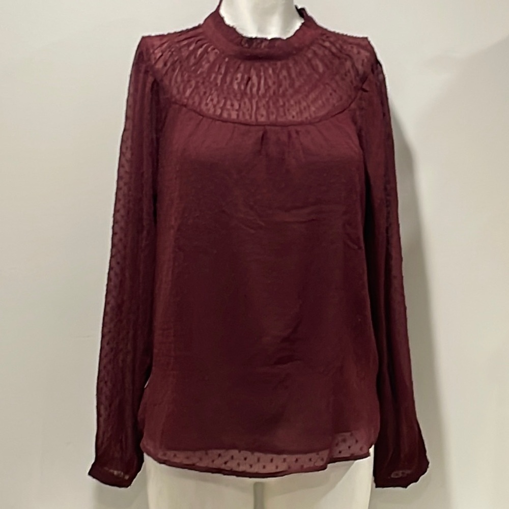 Beautiful LOFT top with lining in burgundy